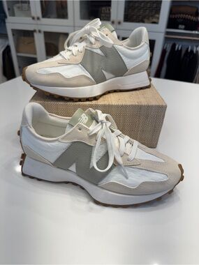 New Balance Women's 327 sneakers